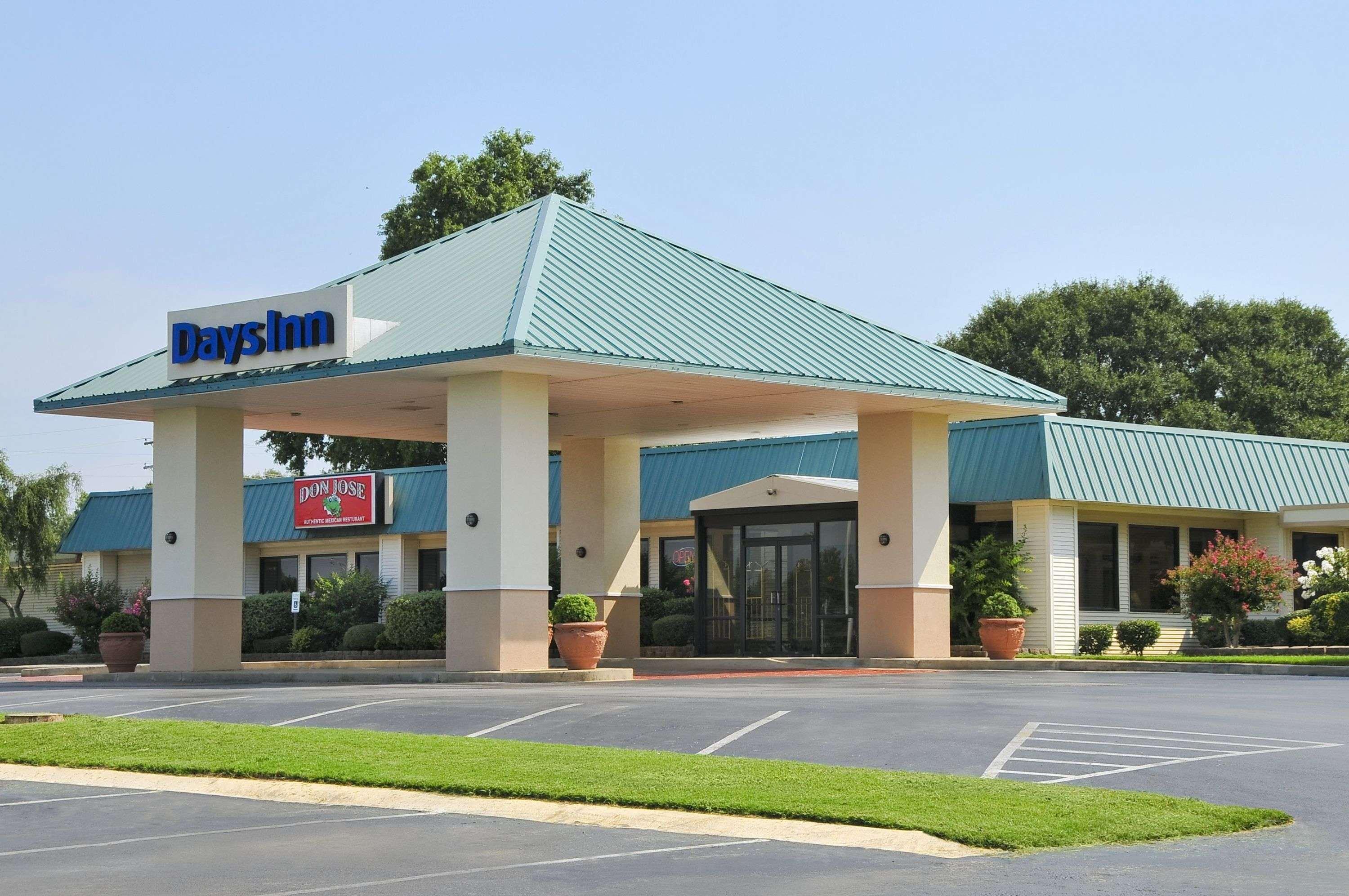 Days Inn By Wyndham Forrest City Extérieur photo
